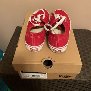 Mens vans size 7/ size 8.5 in woman’s